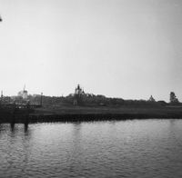 Het vuurbaken aan de Lantaarndijk met zicht op Willemstad