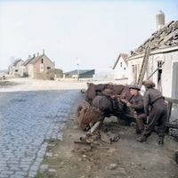 Afb. 31. Nieuwe Molen, 4e bataljon Hallamshires met 6-ponder anti-tank geschut – T-splitsing Molenstraat- Oudemolensedijk - Oude