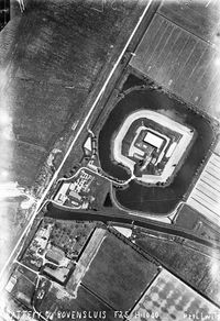 Afb. 44. Luchtfoto fort Bovensluis